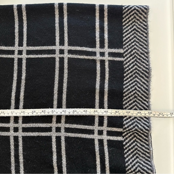 Marc New York (Andrew Marc) | Black, Grey/White Plaid Wrap / Shrug | One Size - Picture 13 of 14
